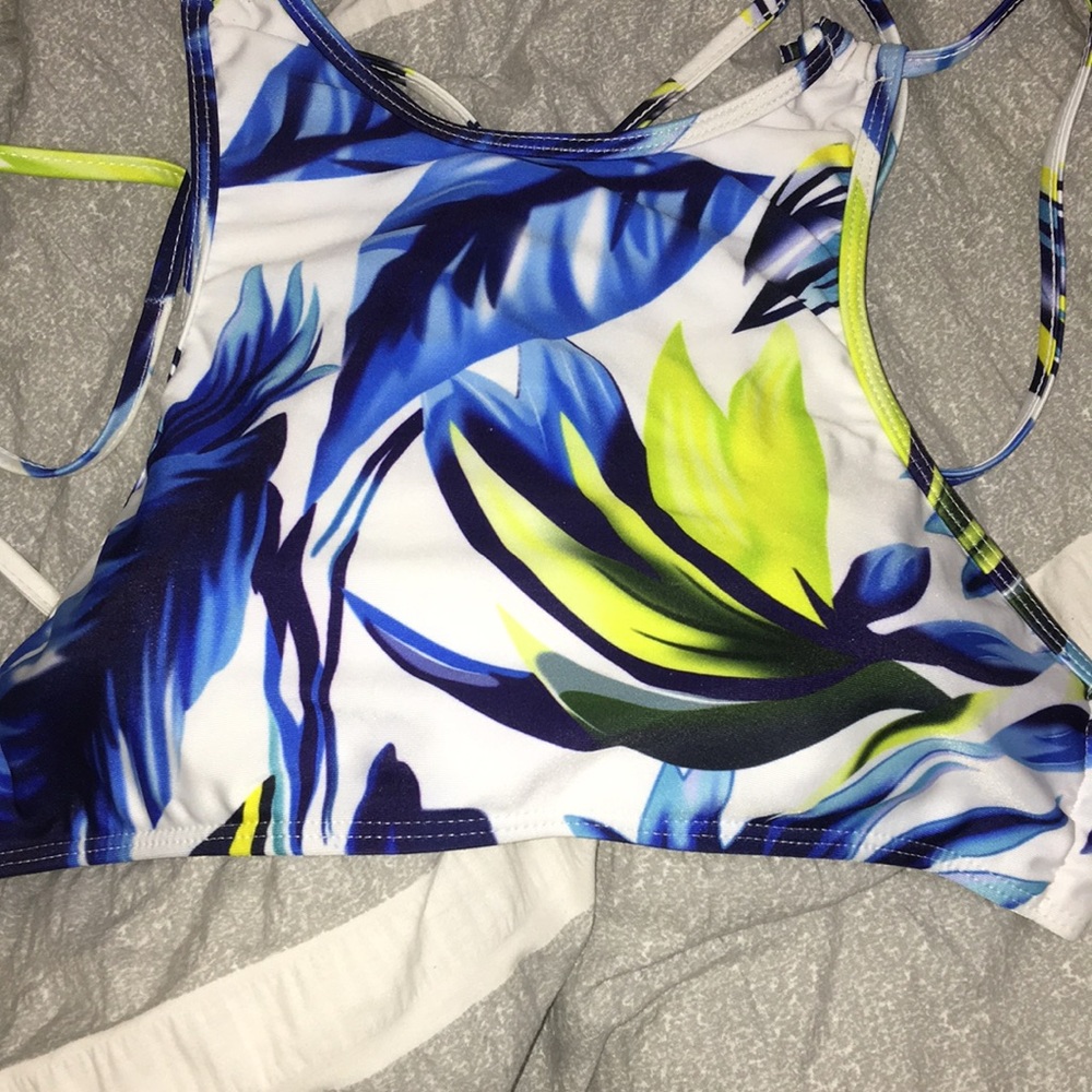 Halter bikini top